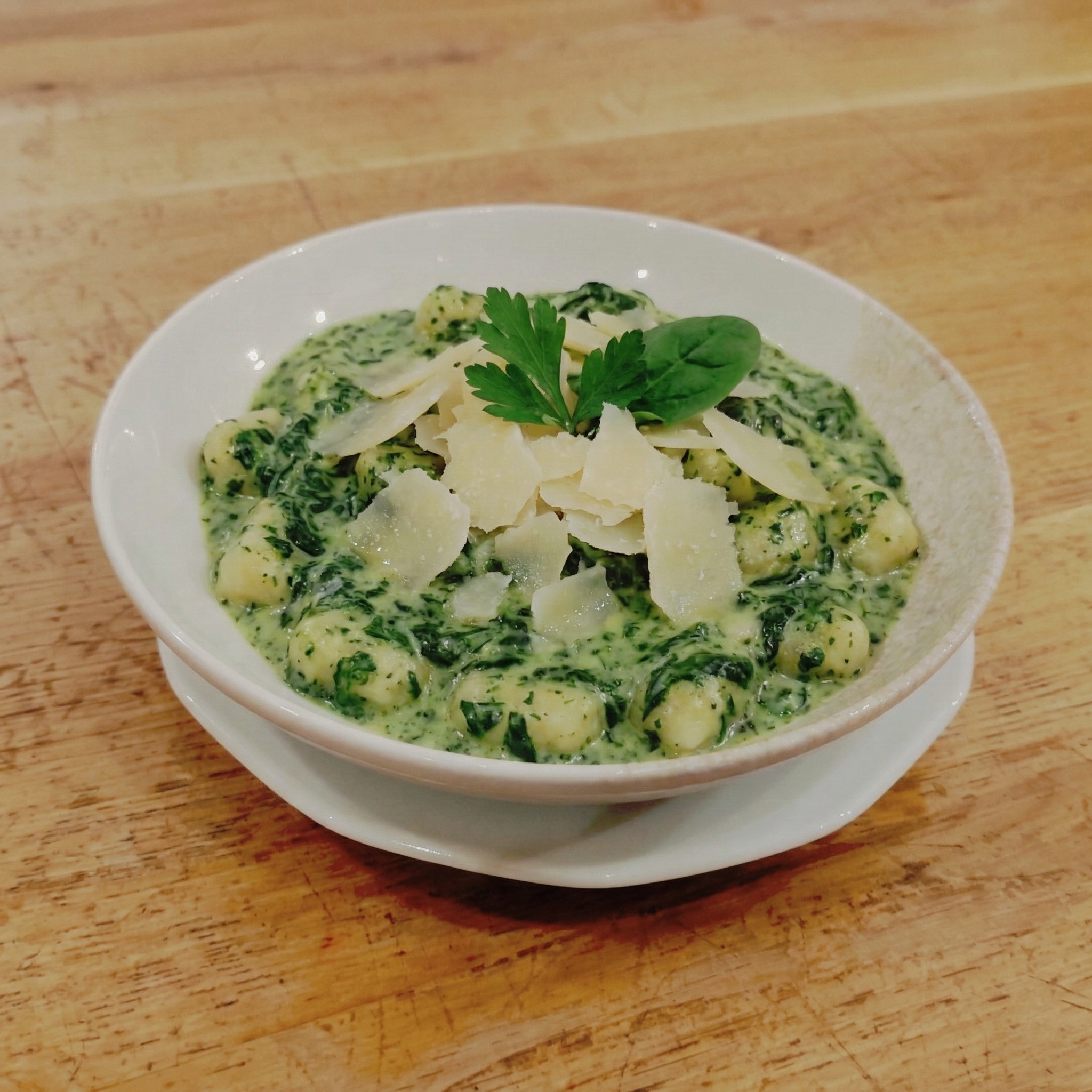 Parajos gnocchi parmezánforgácsokkal — Fanyűvő Étterem